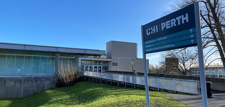 uhi perth sign outside goodlyburn uhi perth sign outside goodlyburn
